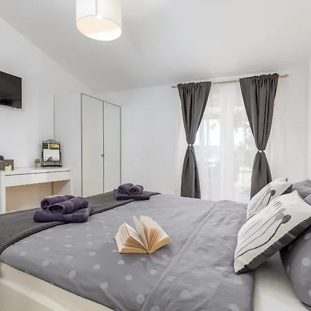 Milemanda For 8 People Near Pula With Children Playground Only 300 Meters From The Villa *