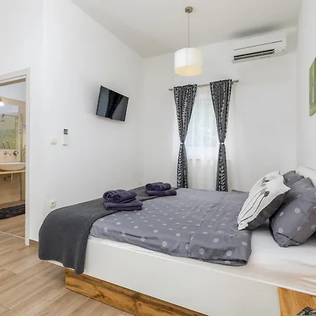 Milemanda For 8 People Near Pula With Children Playground Only 300 Meters From The * Pomer