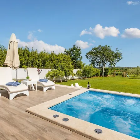 Milemanda For 8 People Near Pula With Children Playground Only 300 Meters From The * Pomer