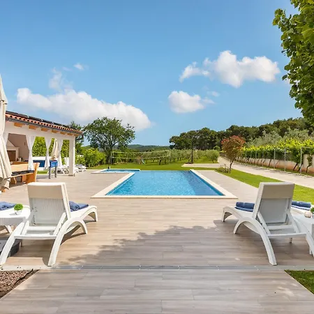 Milemanda For 8 People Near Pula With Children Playground Only 300 Meters From The Villa