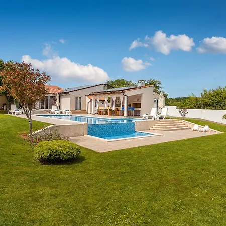 Milemanda For 8 People Near Pula With Children Playground Only 300 Meters From The * Pomer
