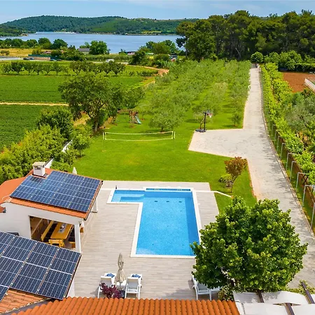 Milemanda For 8 People Near Pula With Children Playground Only 300 Meters From The Villa