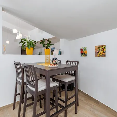 Villa Milemanda For 8 People Near Pula With Children Playground Only 300 Meters From The Pomer