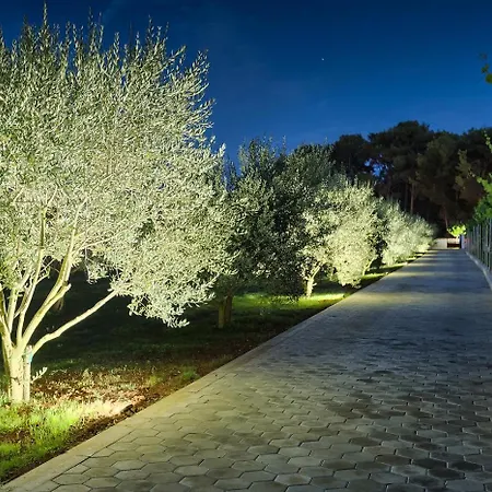 Milemanda For 8 People Near Pula With Children Playground Only 300 Meters From The Вилла *