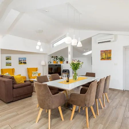 Milemanda For 8 People Near Pula With Children Playground Only 300 Meters From The Вилла *