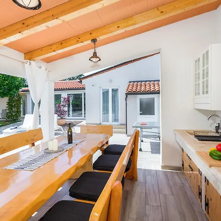 Milemanda For 8 People Near Pula With Children Playground Only 300 Meters From The *