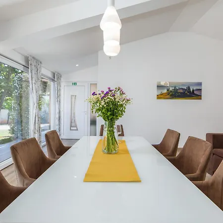 Milemanda For 8 People Near Pula With Children Playground Only 300 Meters From The * Помер
