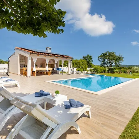 Milemanda For 8 People Near Pula With Children Playground Only 300 Meters From The Помер
