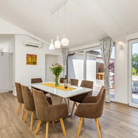 Вилла Milemanda For 8 People Near Pula With Children Playground Only 300 Meters From The *