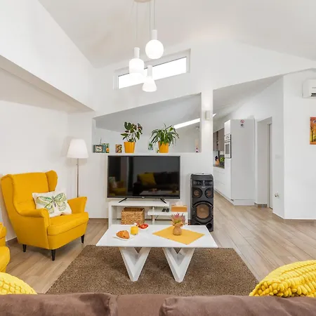 Milemanda For 8 People Near Pula With Children Playground Only 300 Meters From The Помер