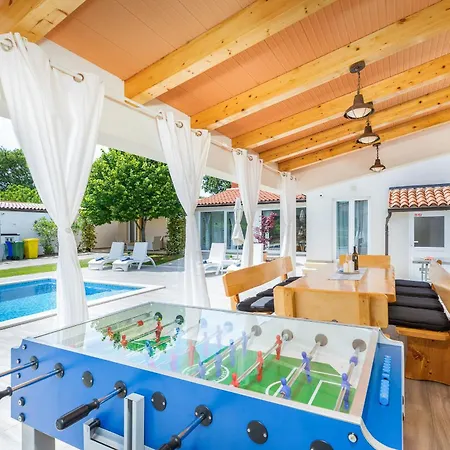 Вилла Milemanda For 8 People Near Pula With Children Playground Only 300 Meters From The