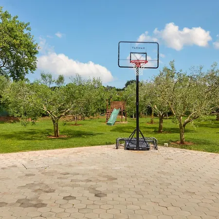 Milemanda For 8 People Near Pula With Children Playground Only 300 Meters From The *