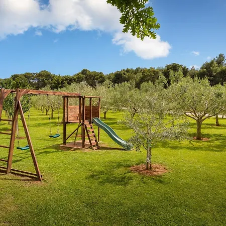 Milemanda For 8 People Near Pula With Children Playground Only 300 Meters From The Вилла Помер